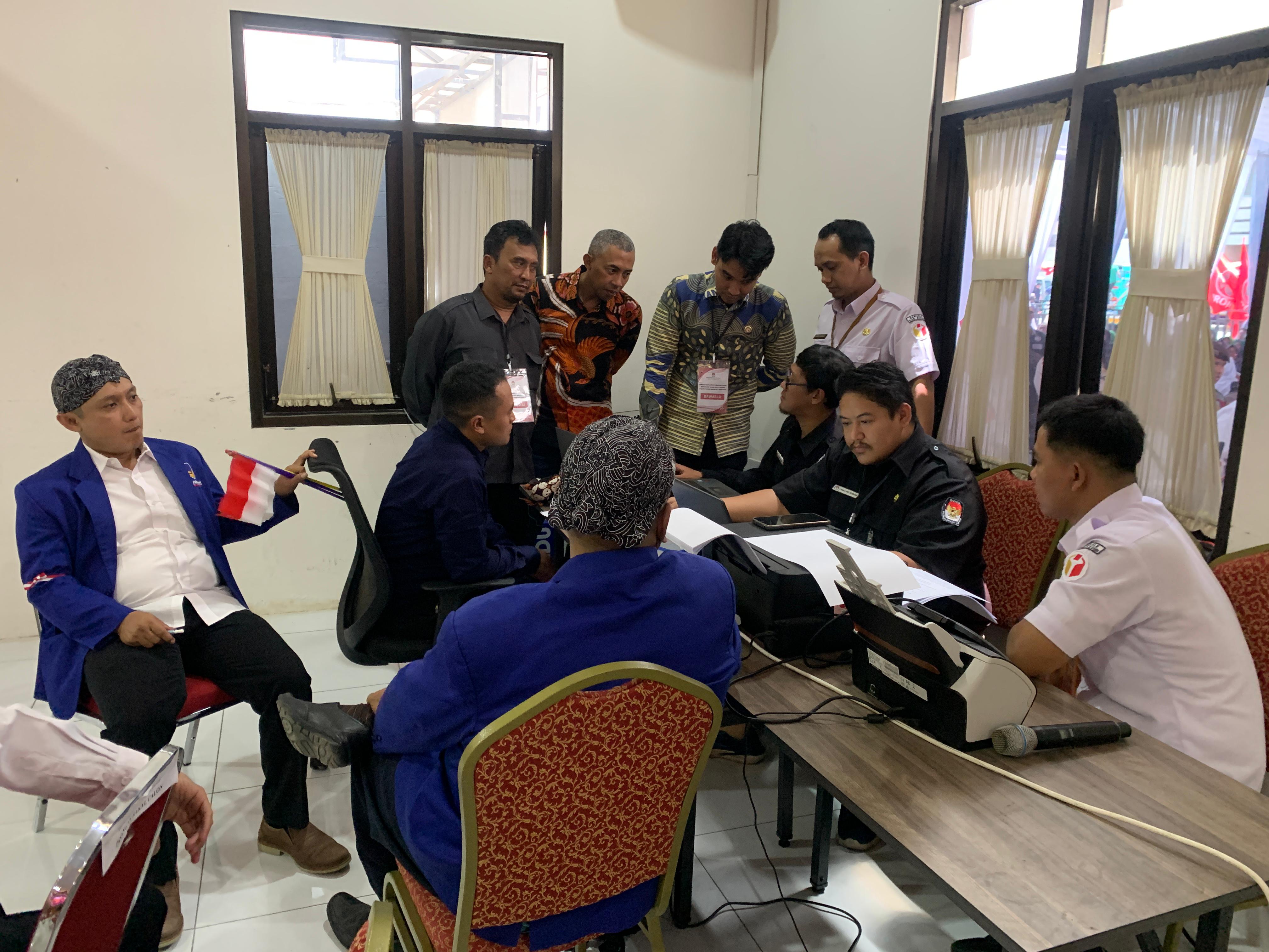 Pengawasan Pendaftaran Bakal calon Bupati hari Kedua