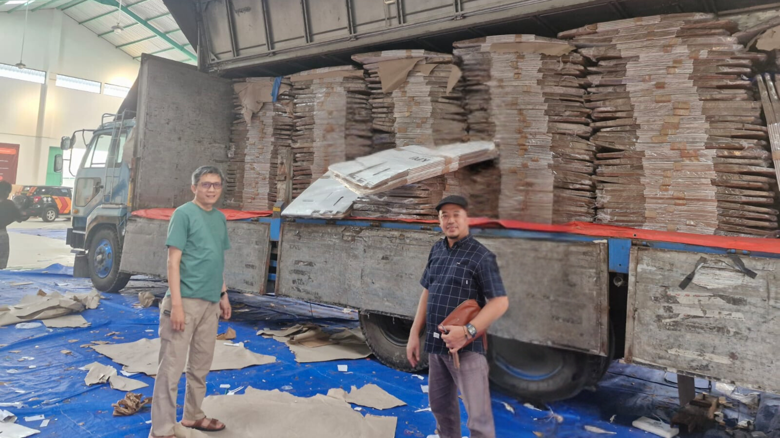 Pengawasan pengiriman Logistik (Kotak Suara) dari Pabrik ke Gudang KPU