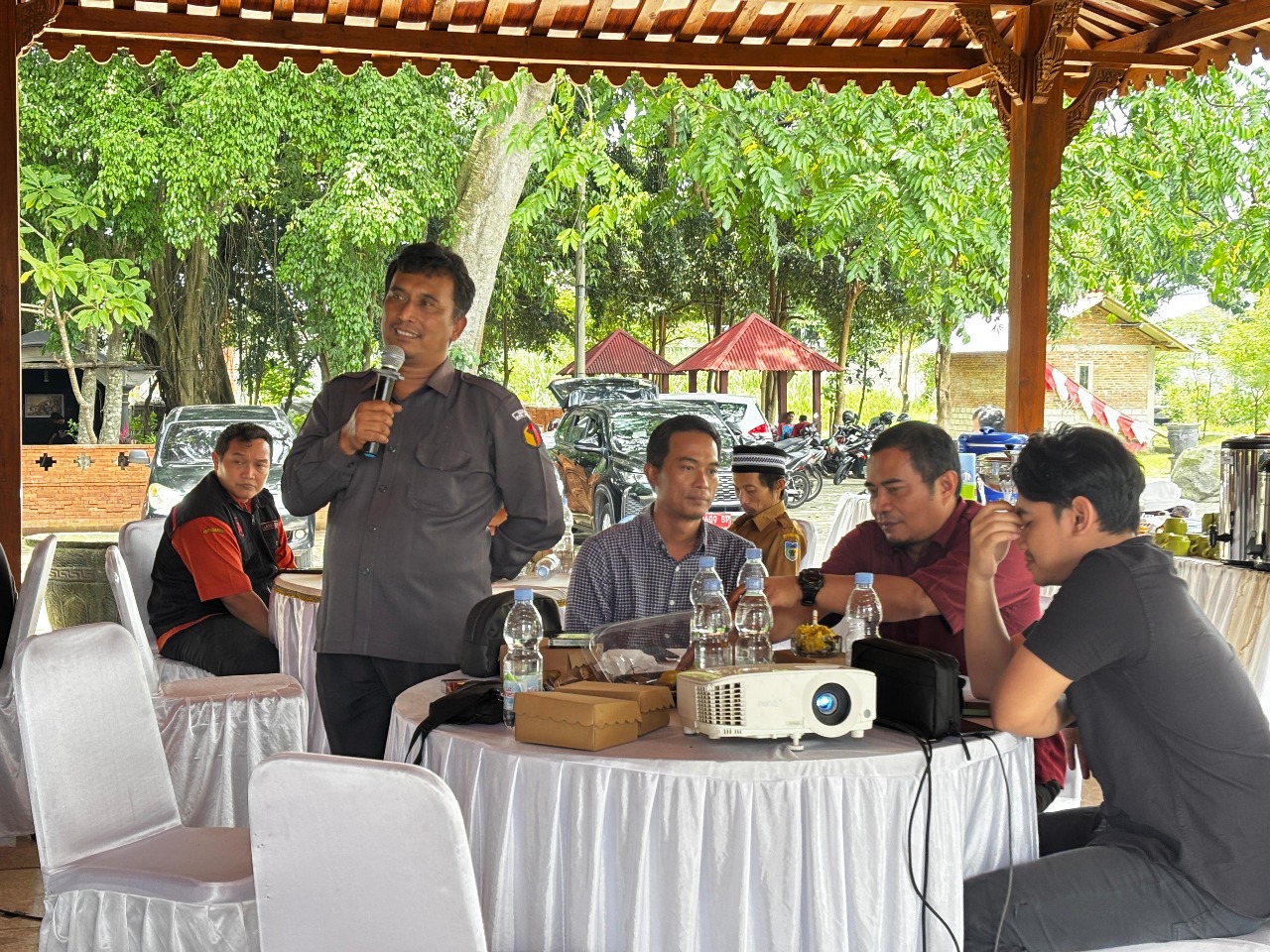 pimpinan samaikan bahan evaluasi