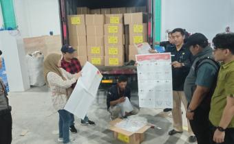 Pengawasan melekat kedatangan logistik Surat Suara DPR RI Jatim VI